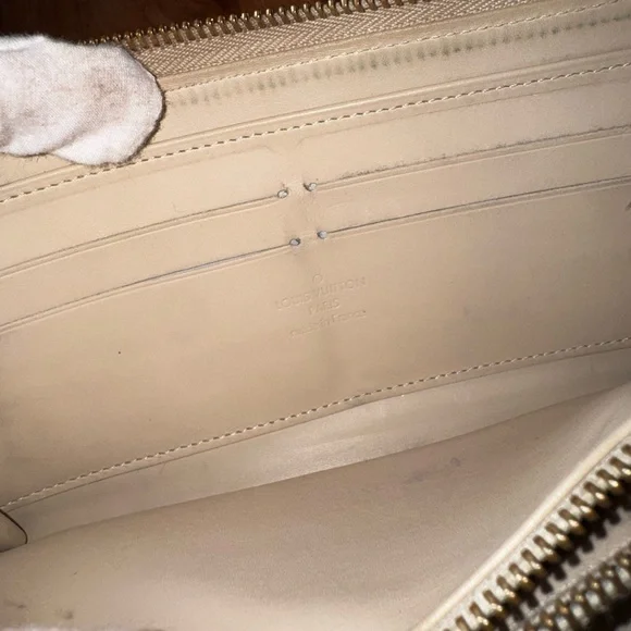 Louis Vuitton monogram, patent leather vintage zippy wallet with unbranded chain - Picture 11 of 17